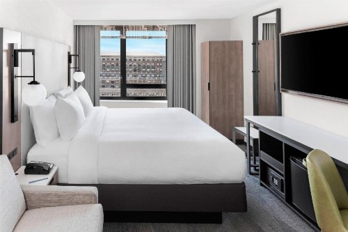 Fairfield Inn & Suites by Marriott New York Manhattan/Times Square South - image 2