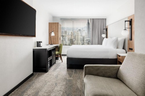 Fairfield Inn & Suites by Marriott New York Manhattan/Times Square South - image 21
