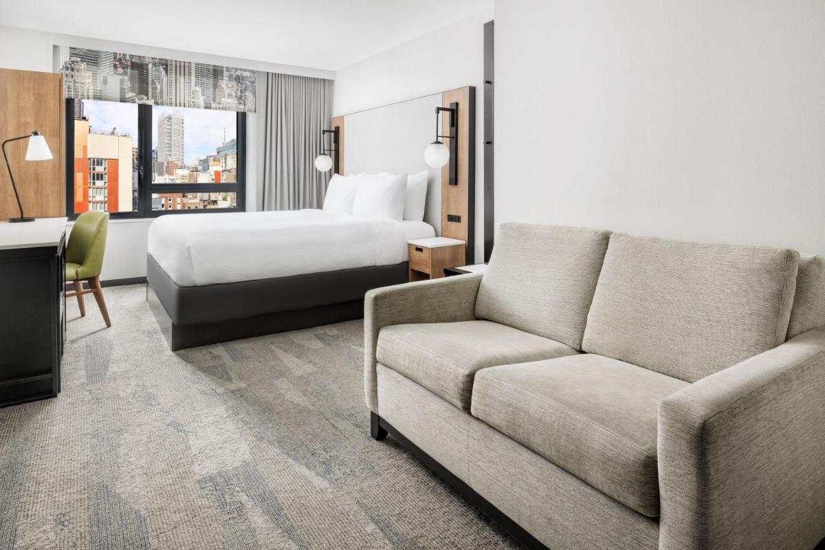 Fairfield Inn & Suites by Marriott New York Manhattan/Times Square South - image 3