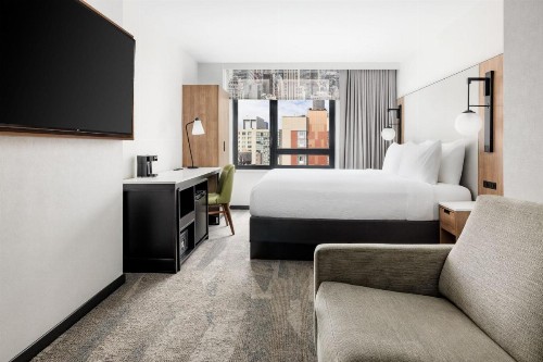 Fairfield Inn & Suites by Marriott New York Manhattan/Times Square South - image 7