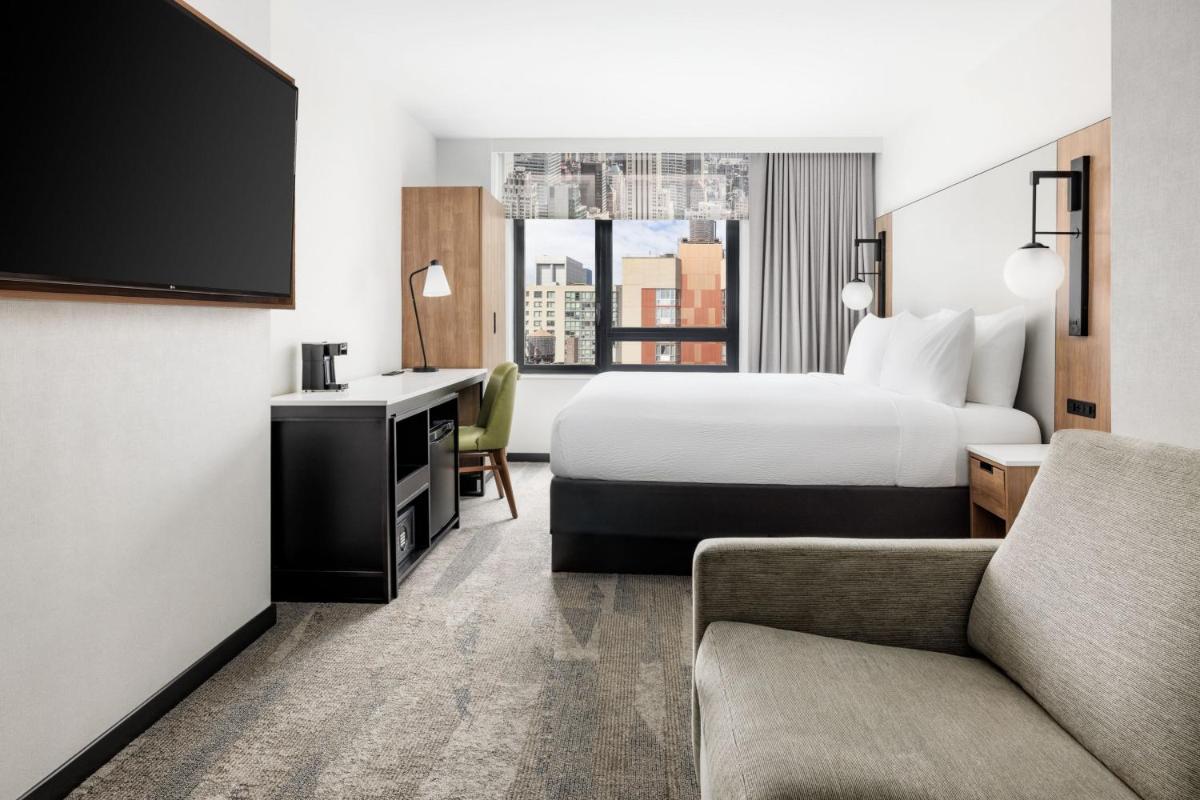 Fairfield Inn & Suites by Marriott New York Manhattan/Times Square South - image 7