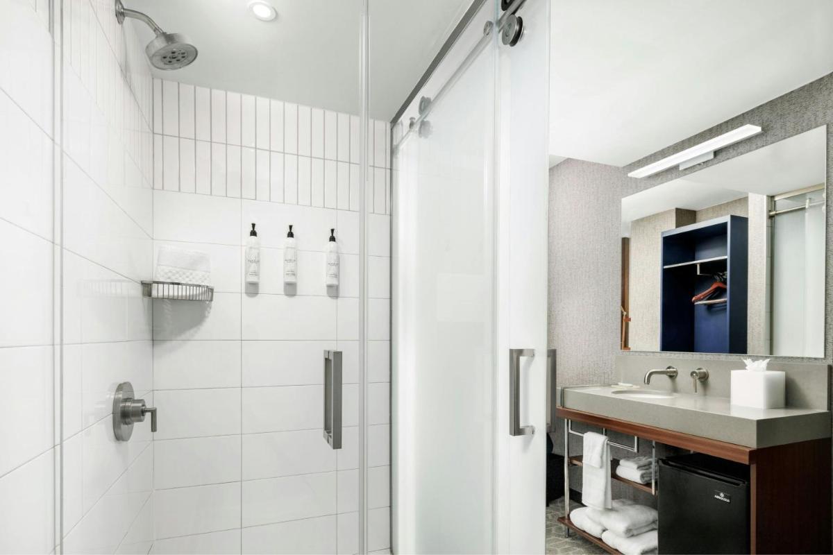 SpringHill Suites by Marriott New York Manhattan/Times Square South - image 2