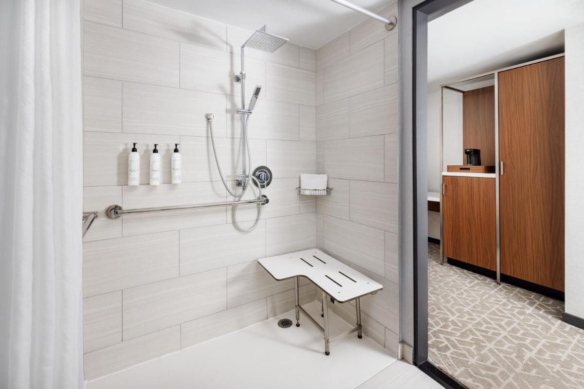 SpringHill Suites by Marriott New York Manhattan/Times Square South - image 3