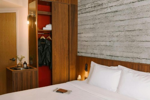 Hotel Henri - image 2
