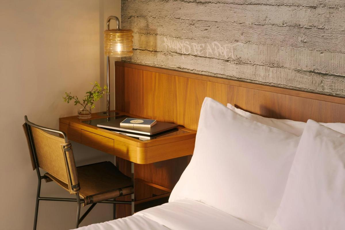 Hotel Henri - image 5