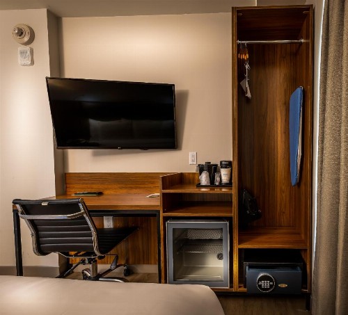 La Quinta by Wyndham Time Square South - image 13