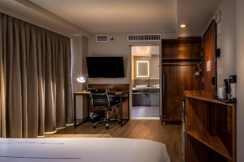 La Quinta by Wyndham Time Square South - image 17