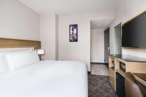 DoubleTree by Hilton New York Times Square South - image 11