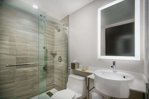 DoubleTree by Hilton New York Times Square South - image 12