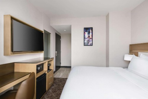 DoubleTree by Hilton New York Times Square South - image 14