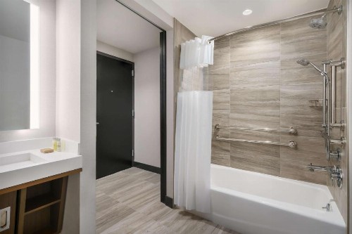 DoubleTree by Hilton New York Times Square South - image 16