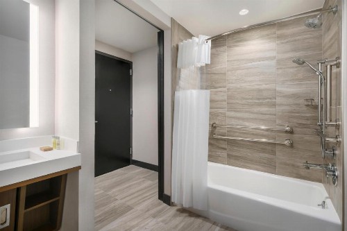 DoubleTree by Hilton New York Times Square South - image 27