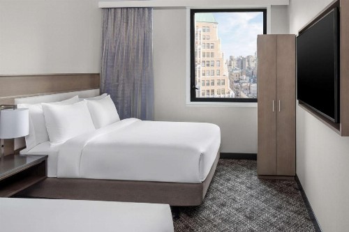 DoubleTree by Hilton New York Times Square South - image 9