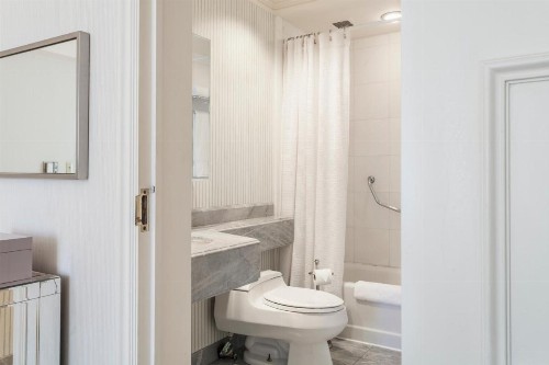 Luxurious Central Park South Two Bedroom Apartment by Lauren Berger Collection - image 4