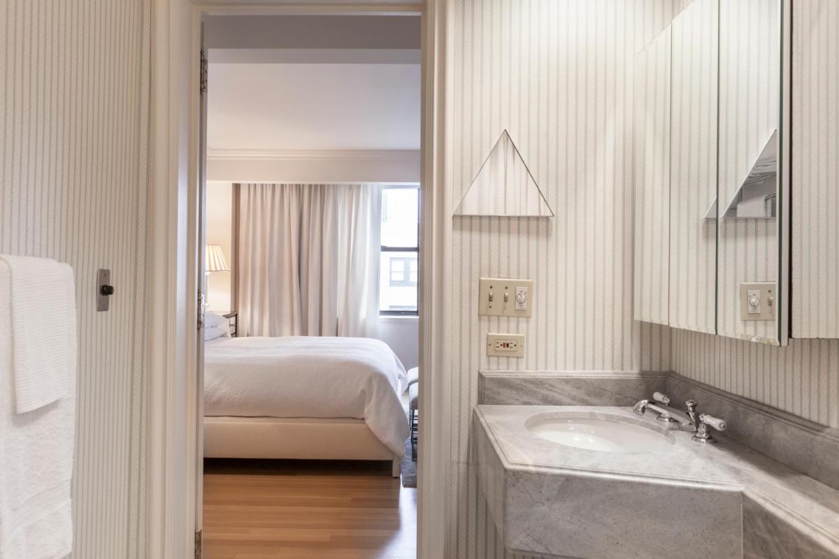 Luxurious Central Park South Two Bedroom Apartment by Lauren Berger Collection - image 5