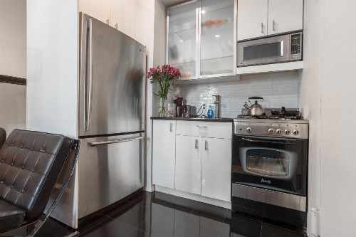 420 Friendly Loft 2 Bedroom Sleeps 6 Grand Central - image 5