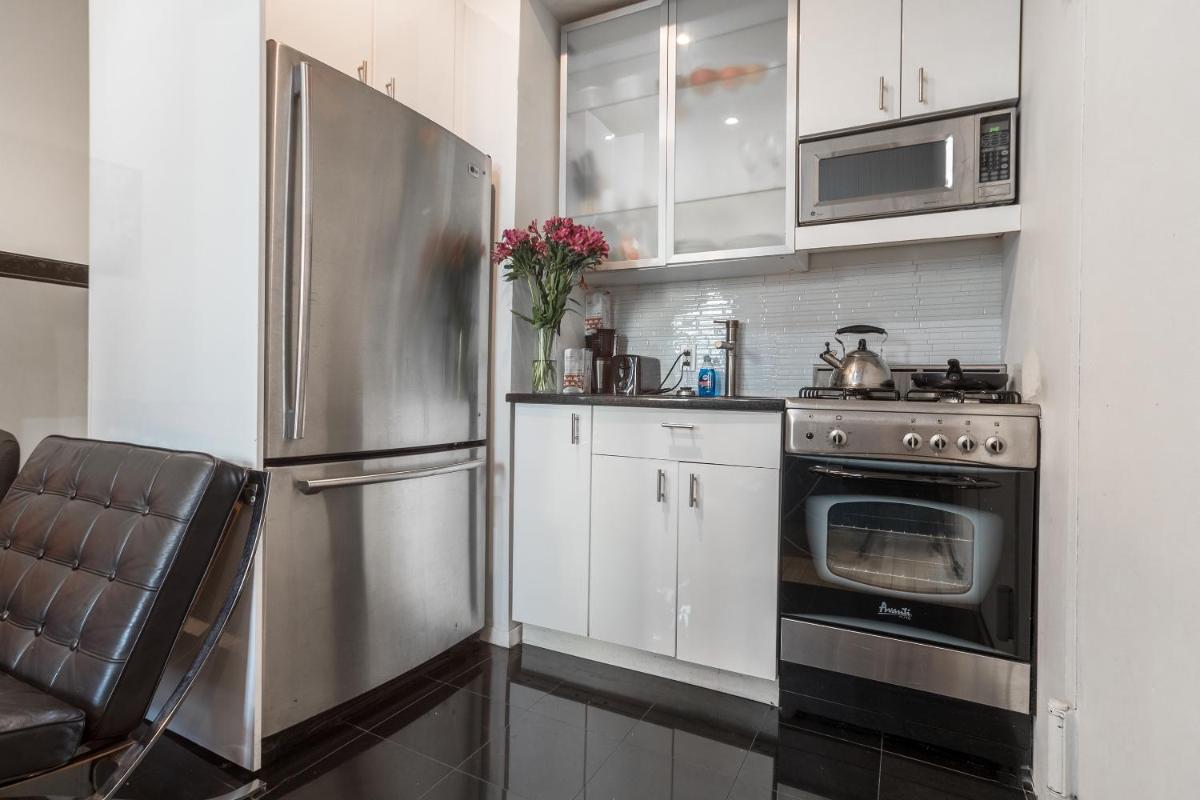 420 Friendly Loft 2 Bedroom Sleeps 6 Grand Central - image 5