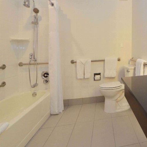 DoubleTree by Hilton Newark-Fremont - image 15