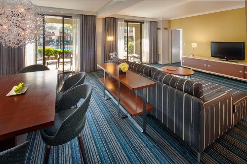 DoubleTree by Hilton Newark-Fremont - image 22