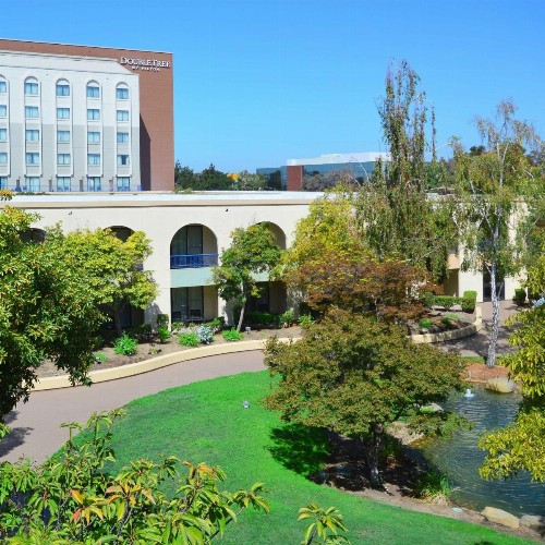 DoubleTree by Hilton Newark-Fremont - image 3