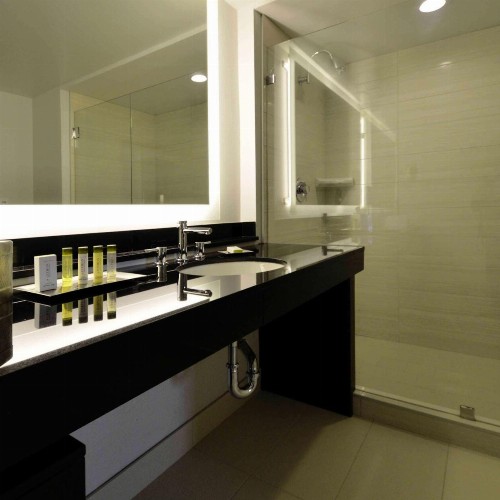 DoubleTree by Hilton Newark-Fremont - image 30