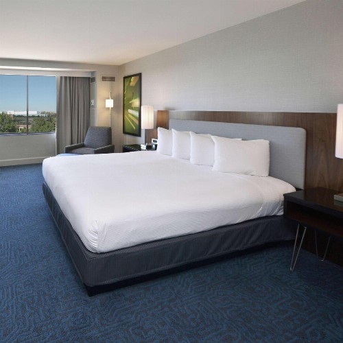 DoubleTree by Hilton Newark-Fremont - image 31