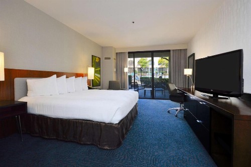 DoubleTree by Hilton Newark-Fremont - image 38
