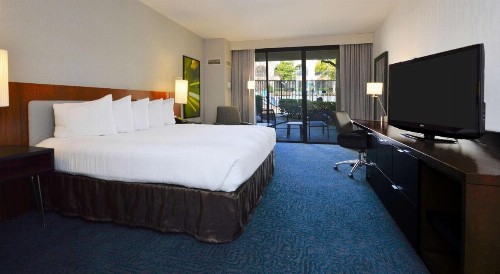 DoubleTree by Hilton Newark-Fremont - image 43