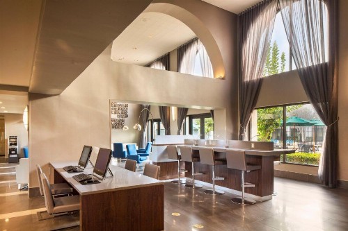 DoubleTree by Hilton Newark-Fremont - image 8