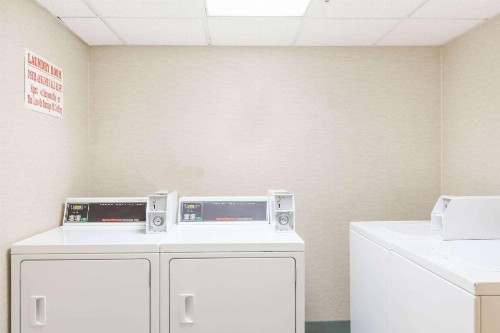 Howard Johnson by Wyndham Newark Airport - image 13
