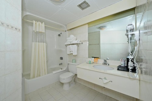 Howard Johnson by Wyndham Newark Airport - image 14