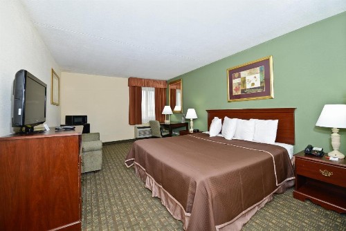 Howard Johnson by Wyndham Newark Airport - image 17