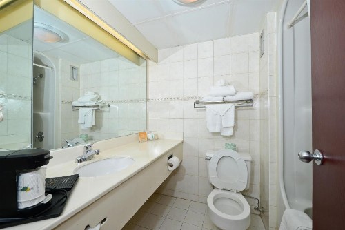 Howard Johnson by Wyndham Newark Airport - image 19