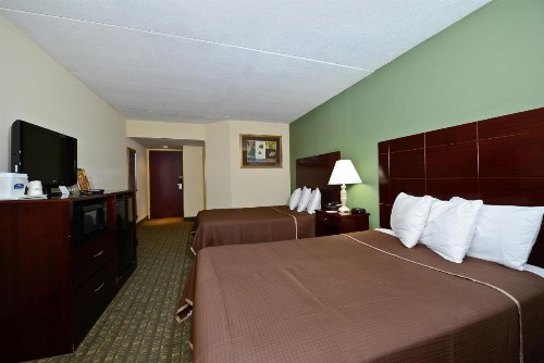 Howard Johnson by Wyndham Newark Airport - image 21