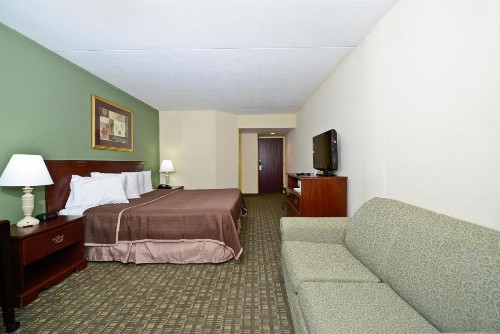 Howard Johnson by Wyndham Newark Airport - image 22