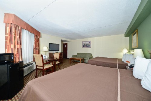 Howard Johnson by Wyndham Newark Airport - image 24