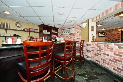 Howard Johnson by Wyndham Newark Airport - image 25