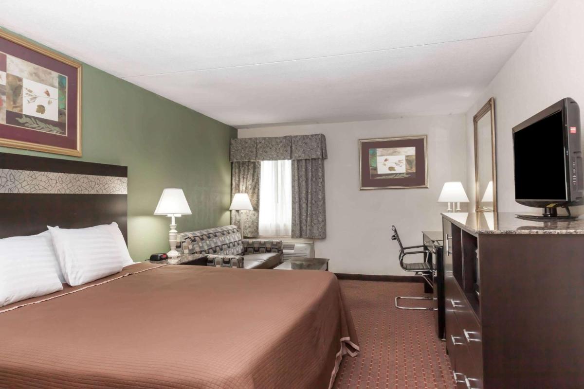 Howard Johnson by Wyndham Newark Airport - image 6