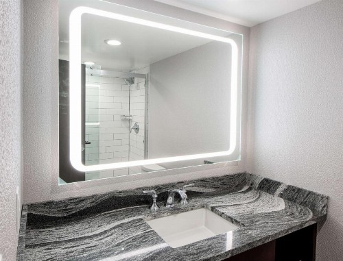 DoubleTree by Hilton Newark Penn Station NJ - image 16