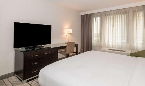 DoubleTree by Hilton Newark Penn Station NJ - image 18