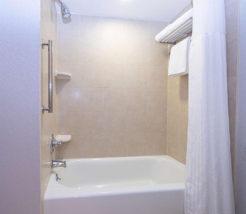 DoubleTree by Hilton Newark Penn Station NJ - image 35