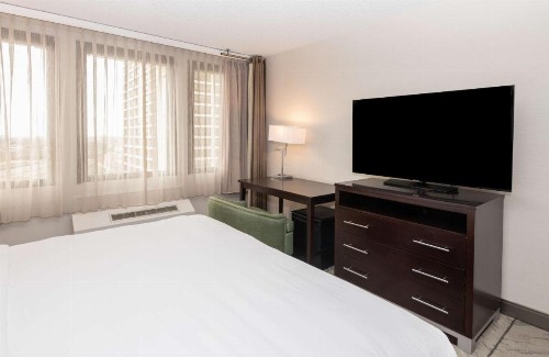 DoubleTree by Hilton Newark Penn Station NJ - image 40