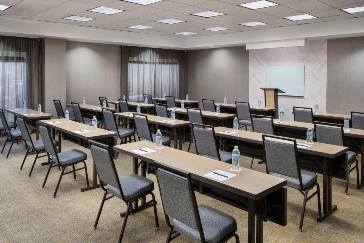 SpringHill Suites by Marriott Newark International Airport - image 6