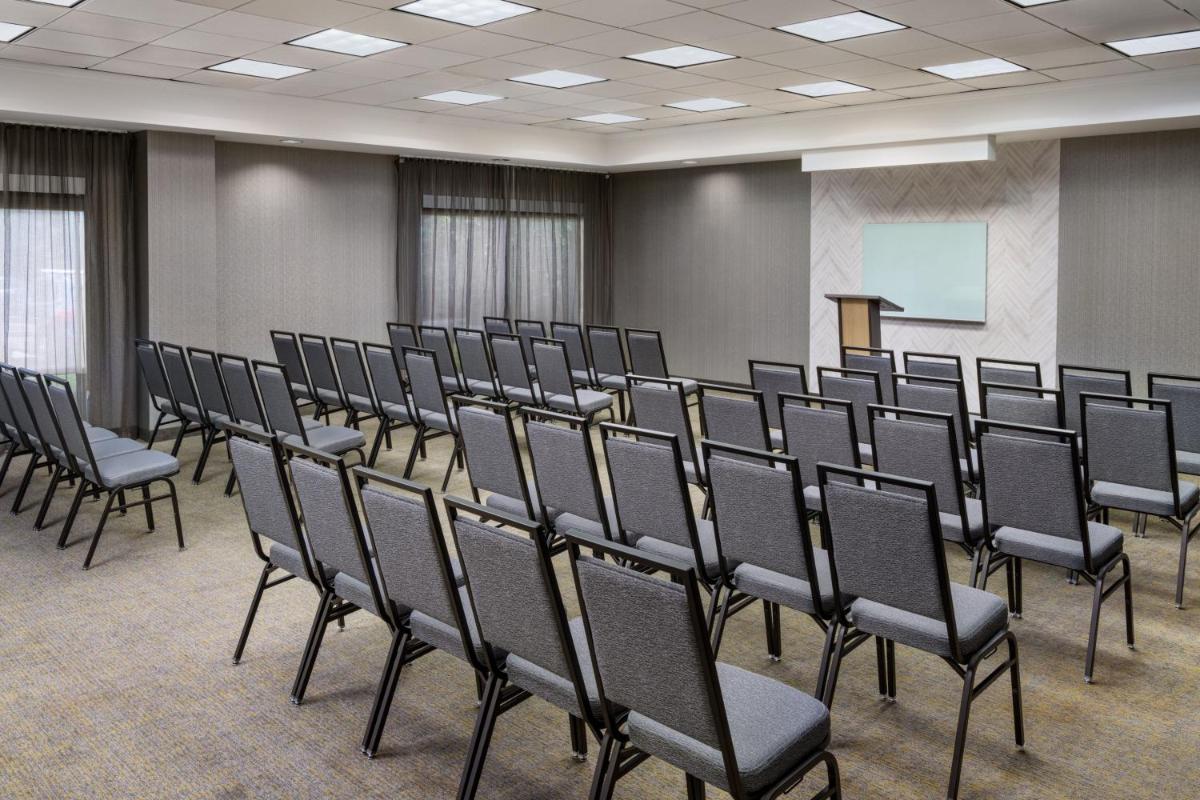 SpringHill Suites by Marriott Newark International Airport - image 7