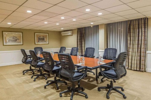 Wyndham Garden Hotel Newark Airport - image 9
