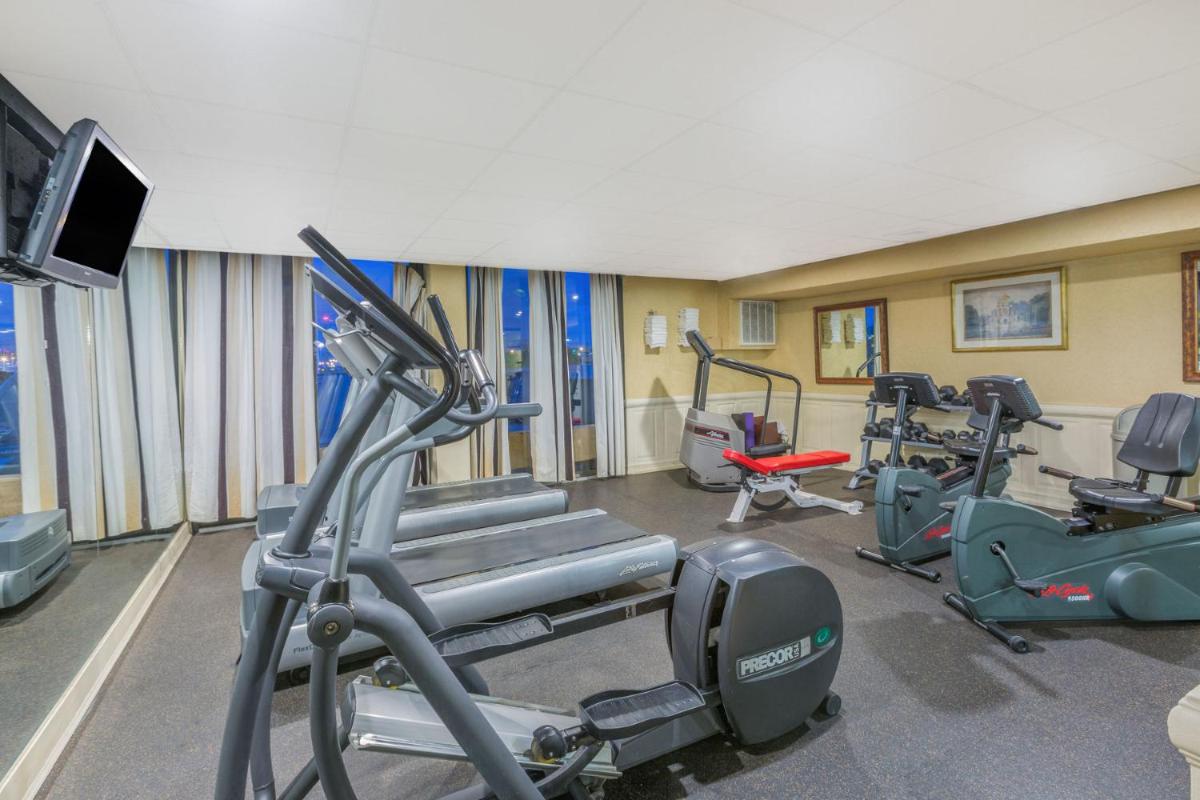 Wyndham Garden Hotel Newark Airport - image 6