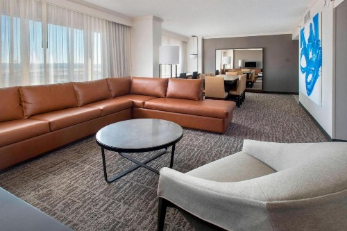 Newark Liberty International Airport Marriott - image 2