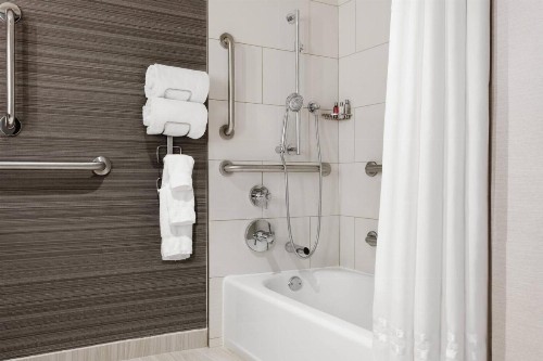 Newark Liberty International Airport Marriott - image 19