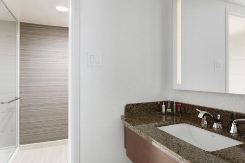 Newark Liberty International Airport Marriott - image 20