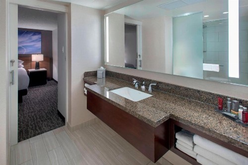 Newark Liberty International Airport Marriott - image 33